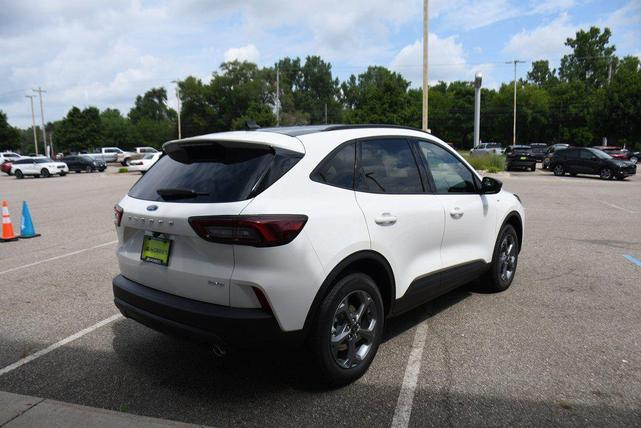 Photo of 2025 White Metallic Ford Escape