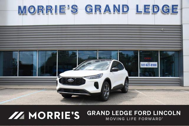 Photo of 2025 White Metallic Ford Escape