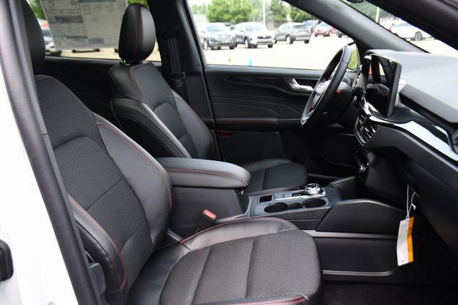Photo of 2025 White Metallic Ford Escape