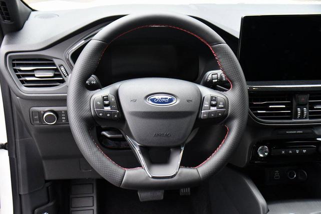 Photo of 2025 White Metallic Ford Escape