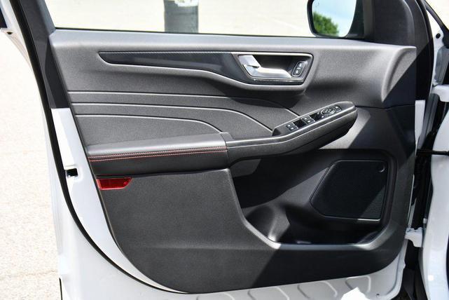 Photo of 2025 White Metallic Ford Escape