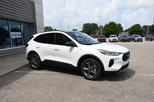 Photo of 2025 White Metallic Ford Escape