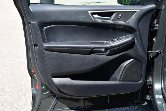 Photo of 2022 Forged Green Metallic Ford Edge