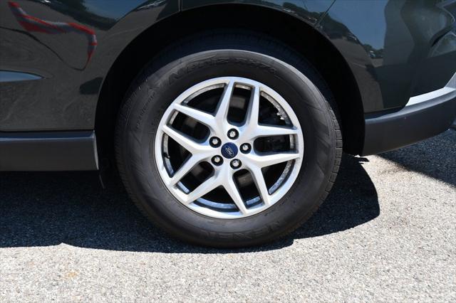 Photo of 2022 Forged Green Metallic Ford Edge