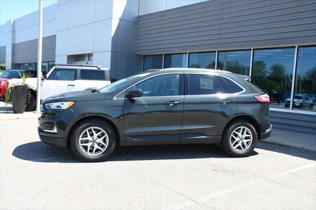 Photo of 2022 Forged Green Metallic Ford Edge
