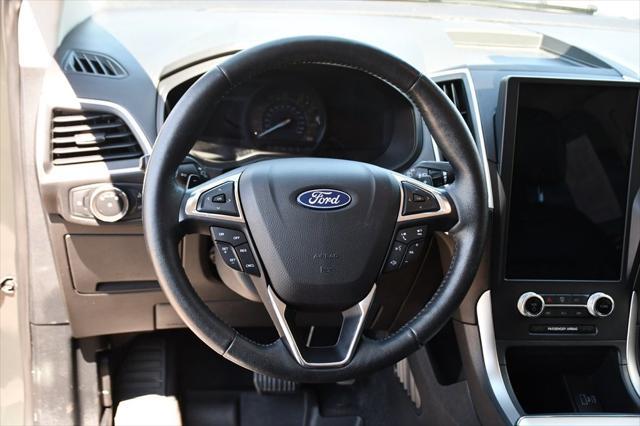 Photo of 2022 Forged Green Metallic Ford Edge