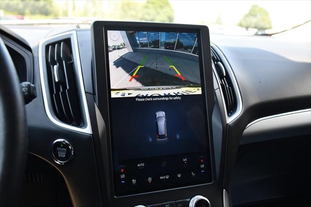 Photo of 2022 Forged Green Metallic Ford Edge
