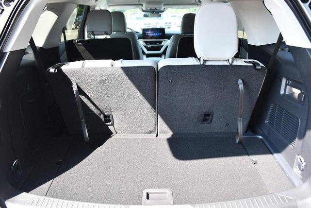 Photo of 2025 White Metallic Ford Explorer