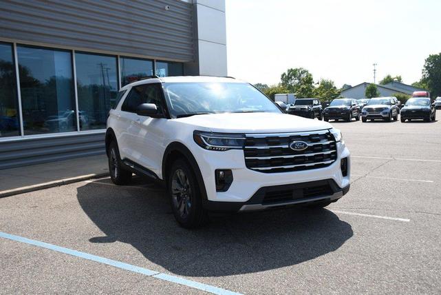 Photo of 2025 White Metallic Ford Explorer