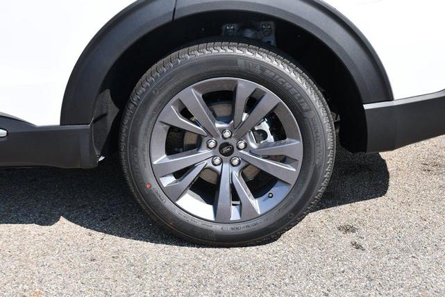 Photo of 2025 White Metallic Ford Explorer
