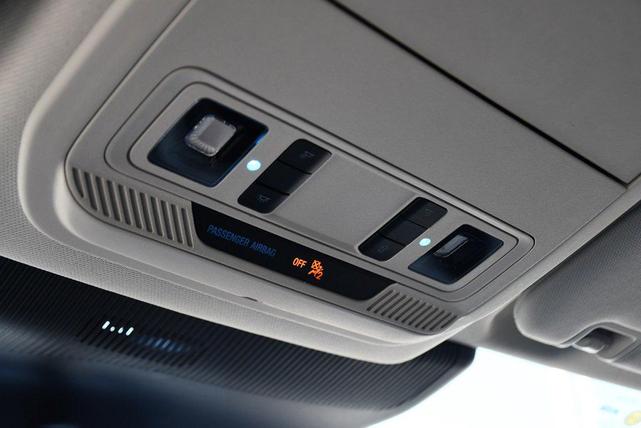 Photo of 2025 White Metallic Ford Explorer