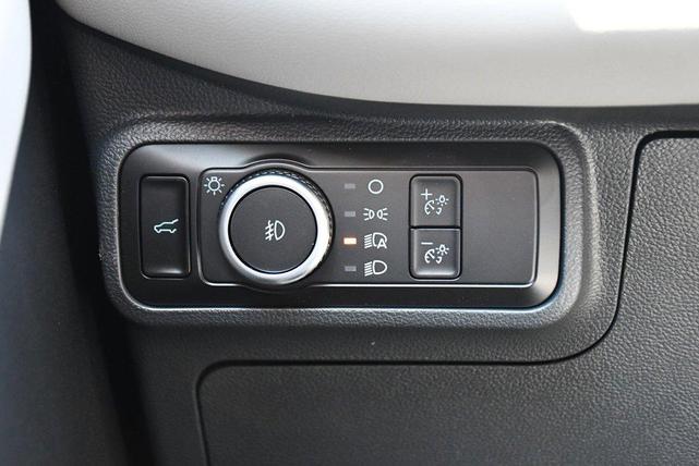 Photo of 2025 White Metallic Ford Explorer