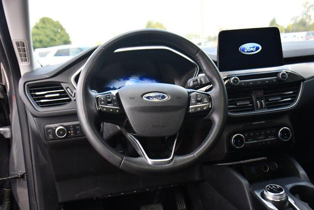 Photo of 2022 Carbonized Gray Metallic Ford Escape