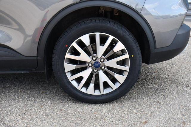 Photo of 2022 Carbonized Gray Metallic Ford Escape