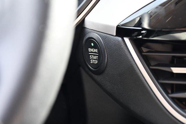 Photo of 2022 Agate Black Metallic Ford Escape