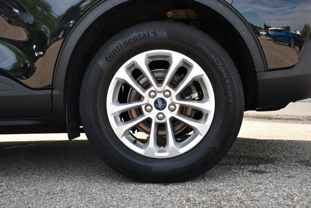 Photo of 2022 Agate Black Metallic Ford Escape