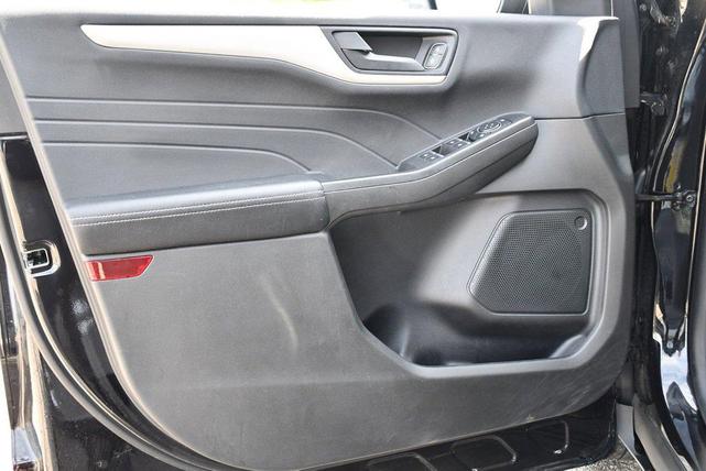 Photo of 2022 Agate Black Metallic Ford Escape