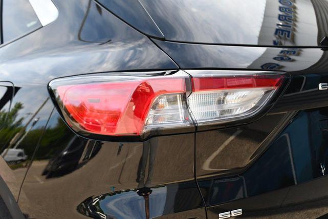 Photo of 2022 Agate Black Metallic Ford Escape