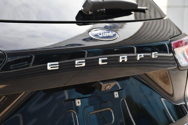 Photo of 2022 Agate Black Metallic Ford Escape