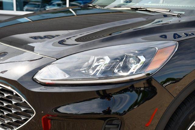 Photo of 2022 Agate Black Metallic Ford Escape