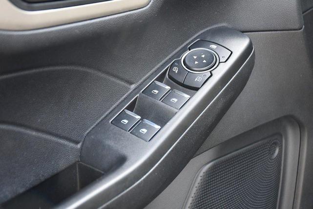 Photo of 2022 Agate Black Metallic Ford Escape