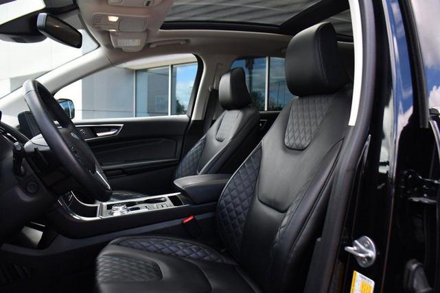 Photo of 2024 Agate Black Metallic Ford Edge