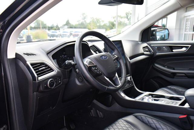 Photo of 2024 Agate Black Metallic Ford Edge