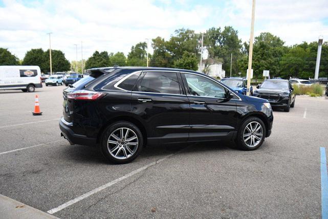 Photo of 2024 Agate Black Metallic Ford Edge