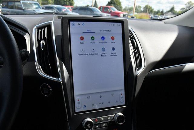 Photo of 2024 Agate Black Metallic Ford Edge