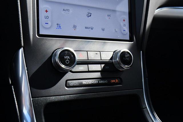 Photo of 2024 Agate Black Metallic Ford Edge