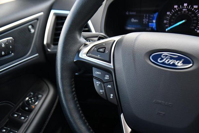 Photo of 2024 Agate Black Metallic Ford Edge