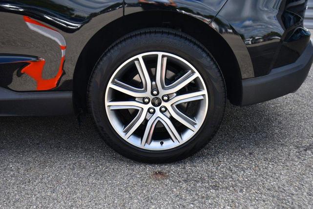Photo of 2024 Agate Black Metallic Ford Edge