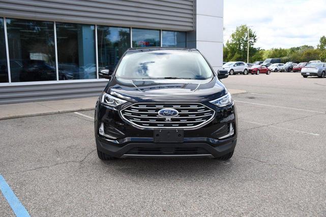 Photo of 2024 Agate Black Metallic Ford Edge