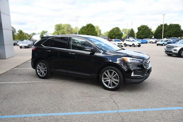 Photo of 2024 Agate Black Metallic Ford Edge