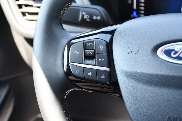 Photo of 2023 Star White Metallic Tri-Coat Ford Escape