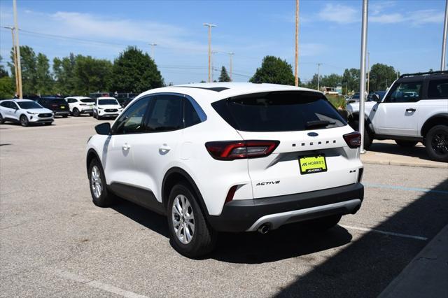 Photo of 2023 Star White Metallic Tri-Coat Ford Escape
