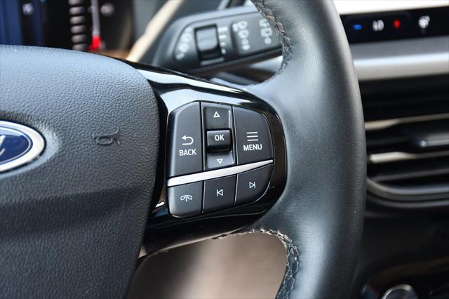 Photo of 2023 Star White Metallic Tri-Coat Ford Escape