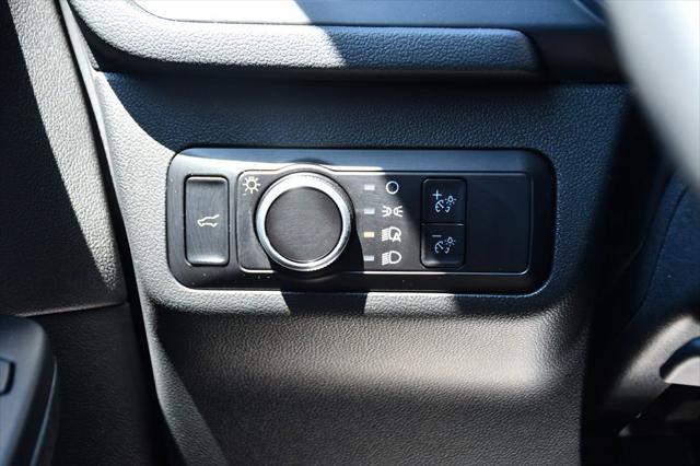 Photo of 2023 Star White Metallic Tri-Coat Ford Escape