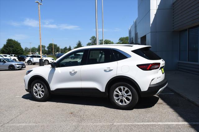 Photo of 2023 Star White Metallic Tri-Coat Ford Escape