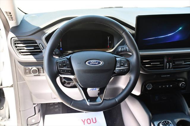 Photo of 2023 Star White Metallic Tri-Coat Ford Escape