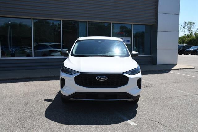 Photo of 2023 Star White Metallic Tri-Coat Ford Escape