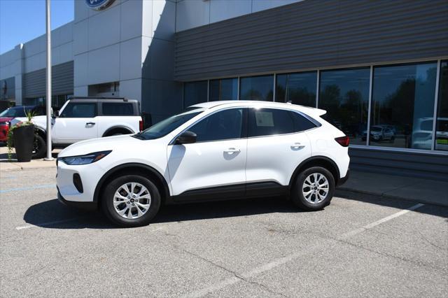 Photo of 2023 Star White Metallic Tri-Coat Ford Escape