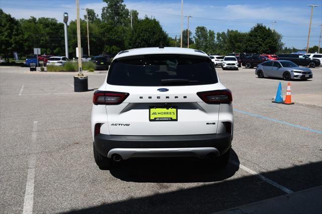 Photo of 2023 Star White Metallic Tri-Coat Ford Escape
