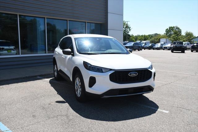 Photo of 2023 Star White Metallic Tri-Coat Ford Escape