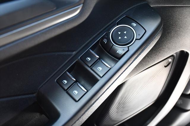 Photo of 2023 Star White Metallic Tri-Coat Ford Escape