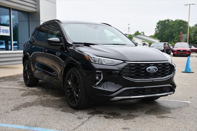 Photo of 2023 Agate Black Metallic Ford Escape