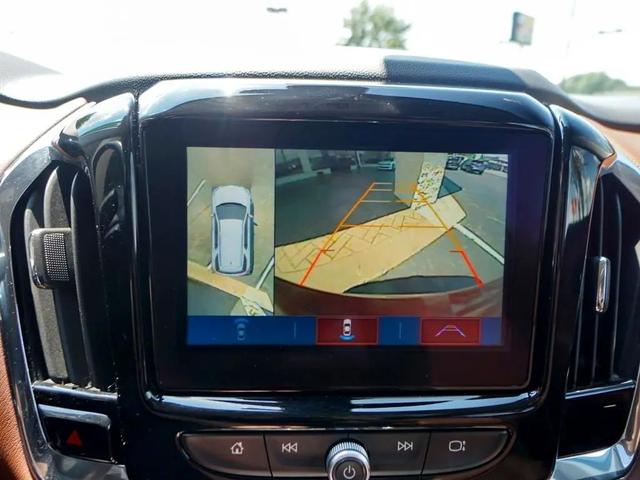 Photo of 2018 Red Chevrolet Traverse