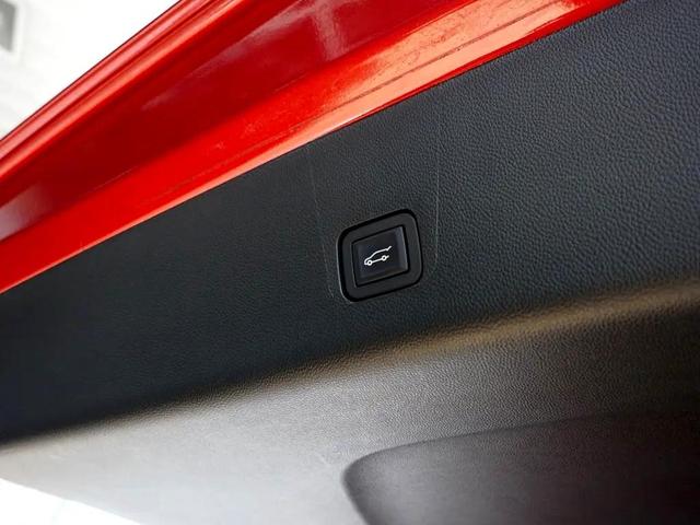 Photo of 2018 Red Chevrolet Traverse