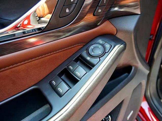 Photo of 2018 Red Chevrolet Traverse