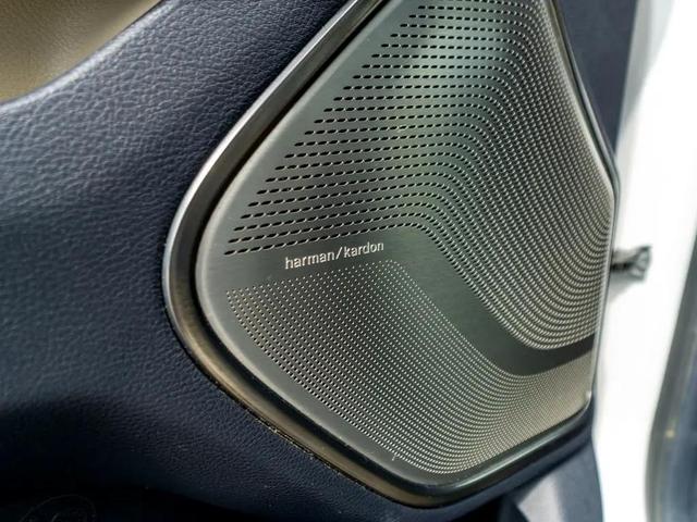 Photo of 2021 Off-white RAM 1500
